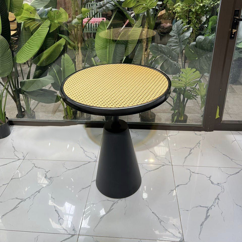 Bộ bàn ghế cafe chân sắt kết hợp lưng mây độc đáo GC879