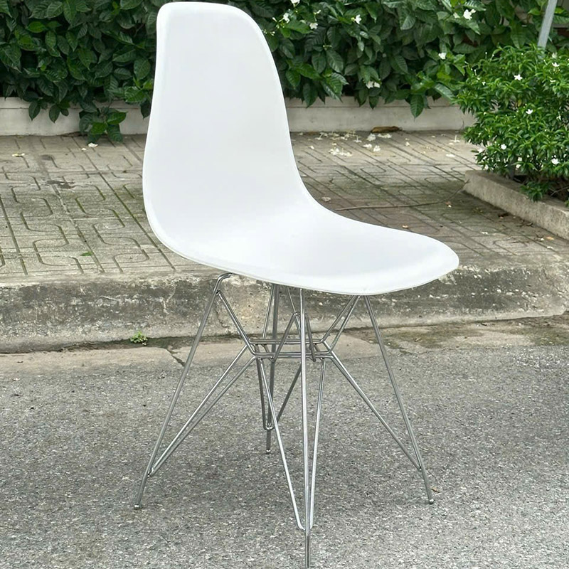 Ghế nhựa EAMES với nhiều màu sắc sinh động và chân mạ điệu đà GC571