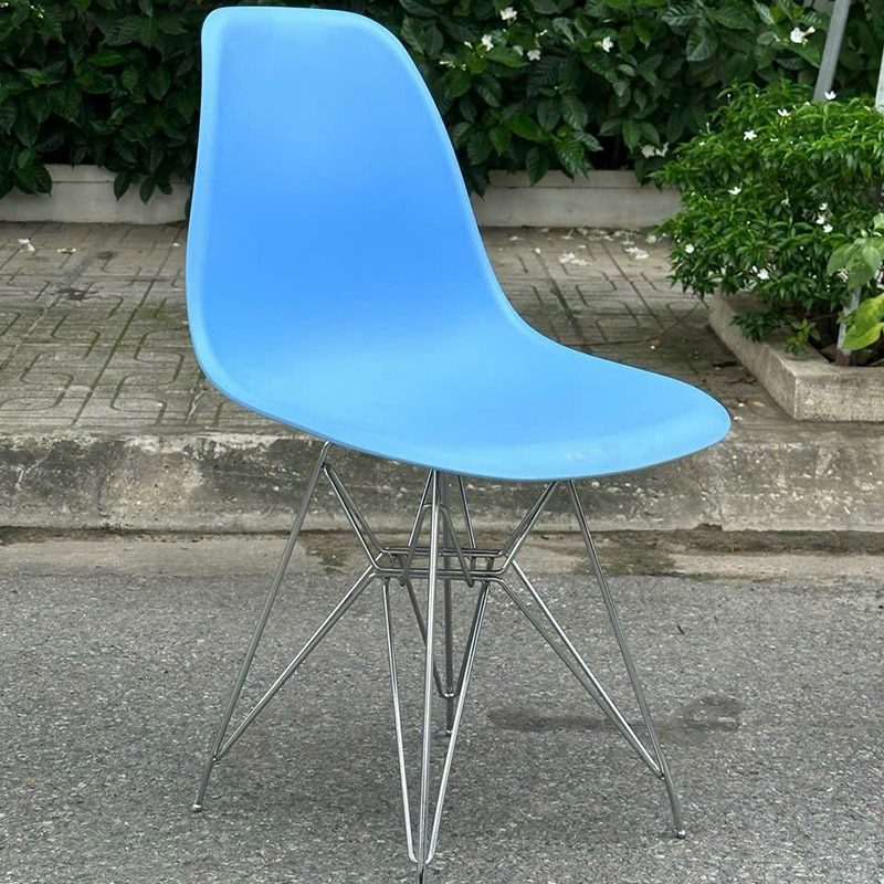 Ghế nhựa EAMES với nhiều màu sắc sinh động và chân mạ điệu đà GC571