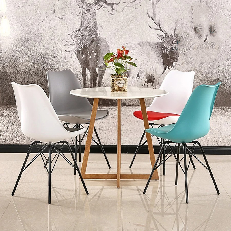 Ghế nhựa Eames mặt đệm chân sắt GC240