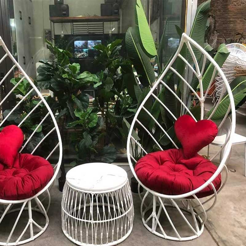 Bộ bàn ghế lá trắng, bàn nơm khung sắt cuốn mây nhựa BM245