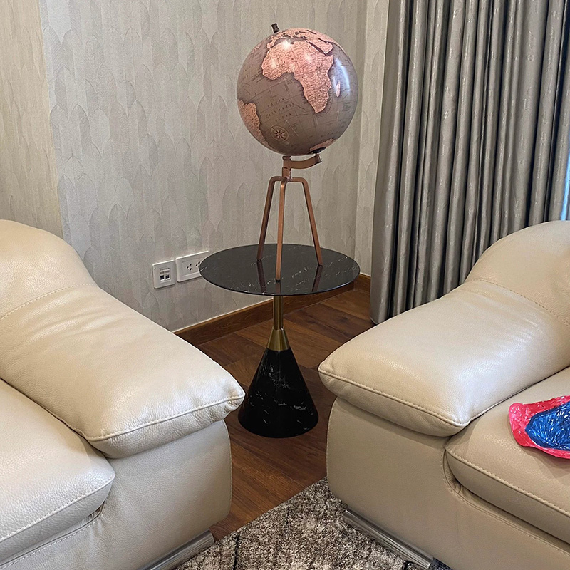 Bàn tab sofa phòng khách đế đá đen hình nón trụ Inox mạ vàng BC252
