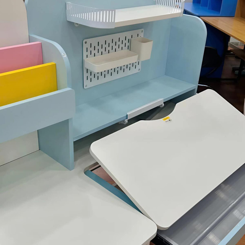 Bàn học cho bé giúp con ngồi học đúng cách ngay từ nhỏ BH400