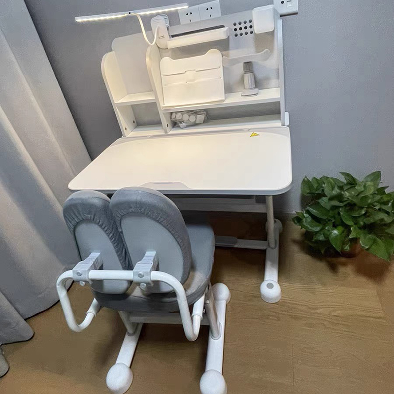 Bộ bàn học chống gù cho bé có giá sách thông minh tiện dụng A16 BH227
