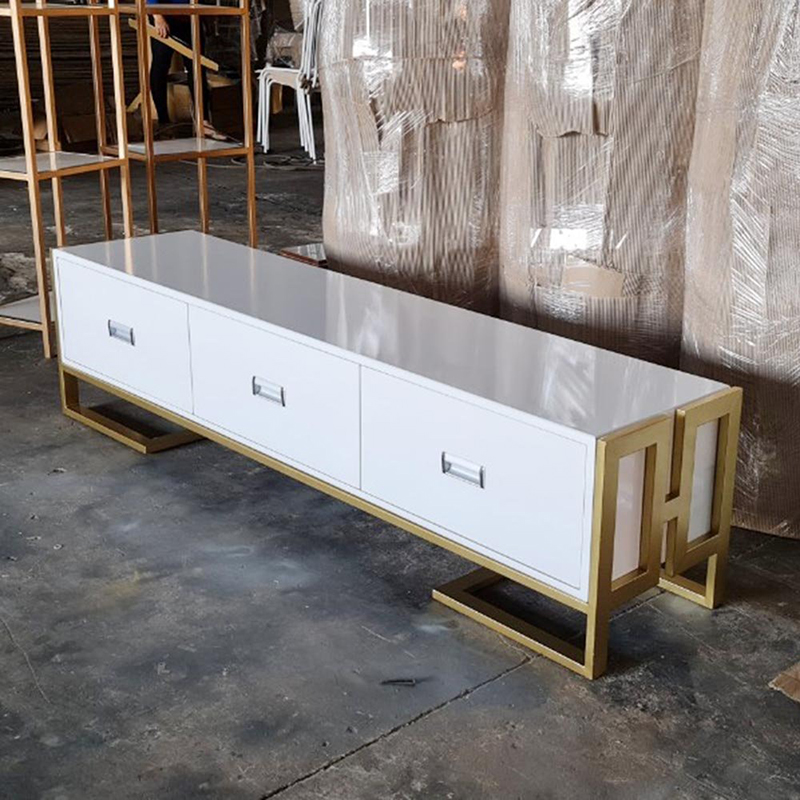 Kệ tivi gỗ công nghiệp 1m8 kết hợp khung sắt mạ vàng KT939