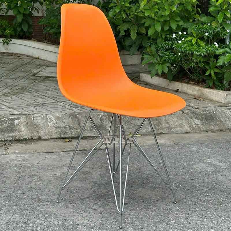 Ghế nhựa EAMES với nhiều màu sắc sinh động và chân mạ điệu đà GC571
