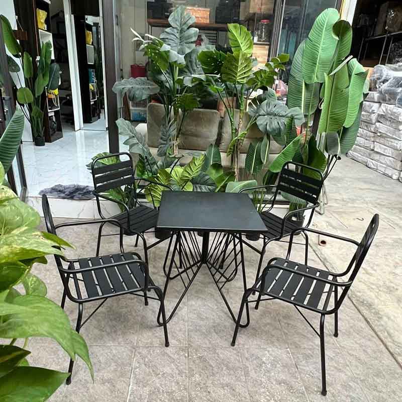 Bộ bàn ghế tựa sắt 3 nan có tay cafe ngoài trời BS111