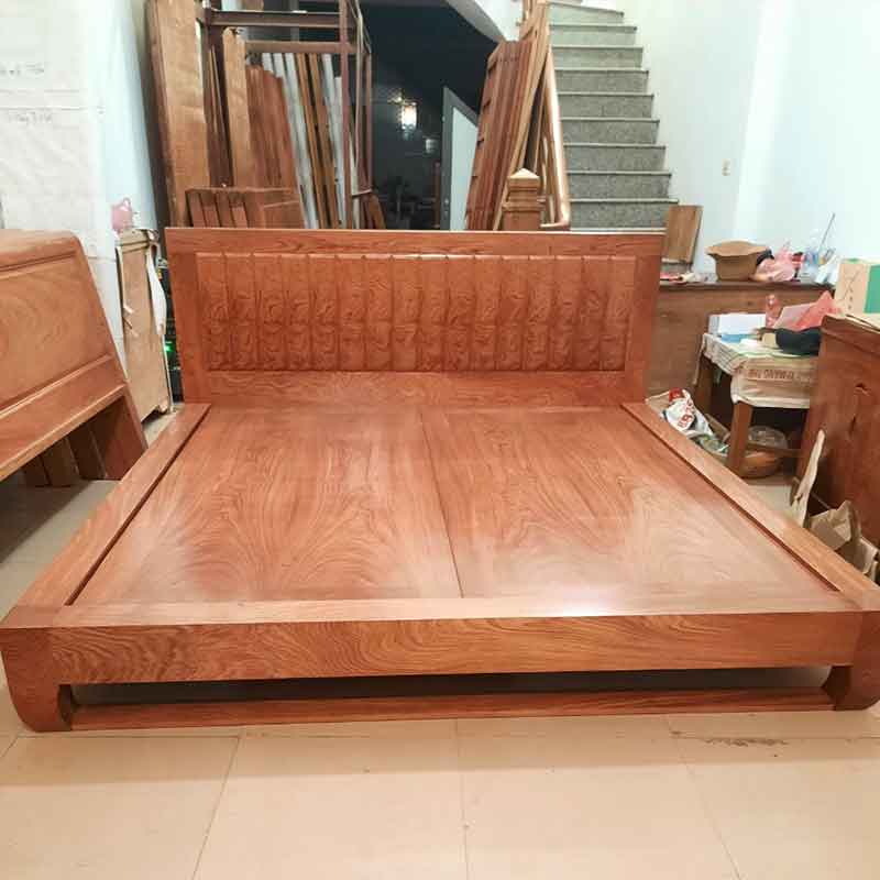 Giường ngủ chân quỳ gỗ hương đá 1m8 x 2m GN086